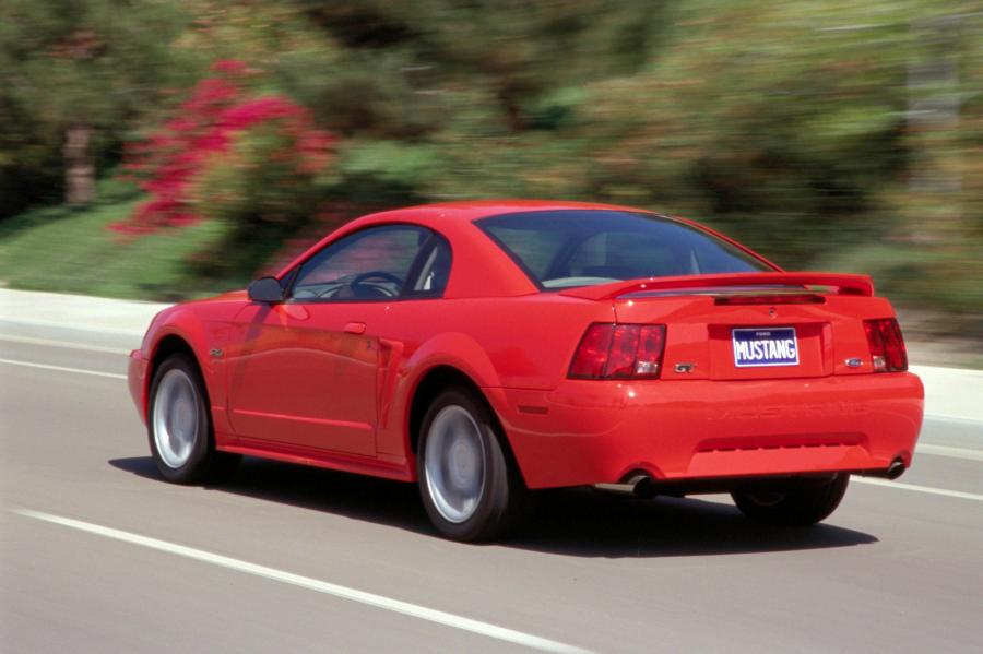  Ford Mustang GT 1999 года  (фото 17 из 47)